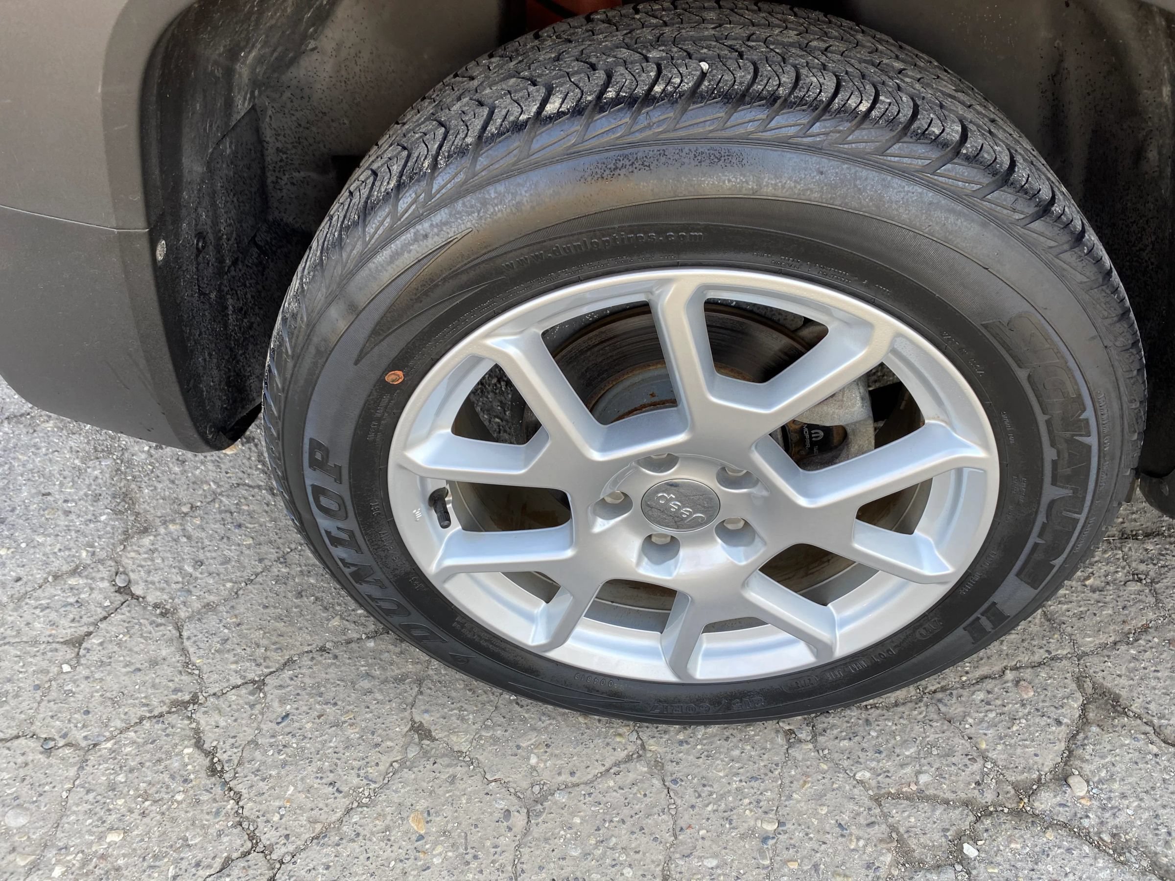 Used 2019 Jeep Renegade Latitude FWD image 28