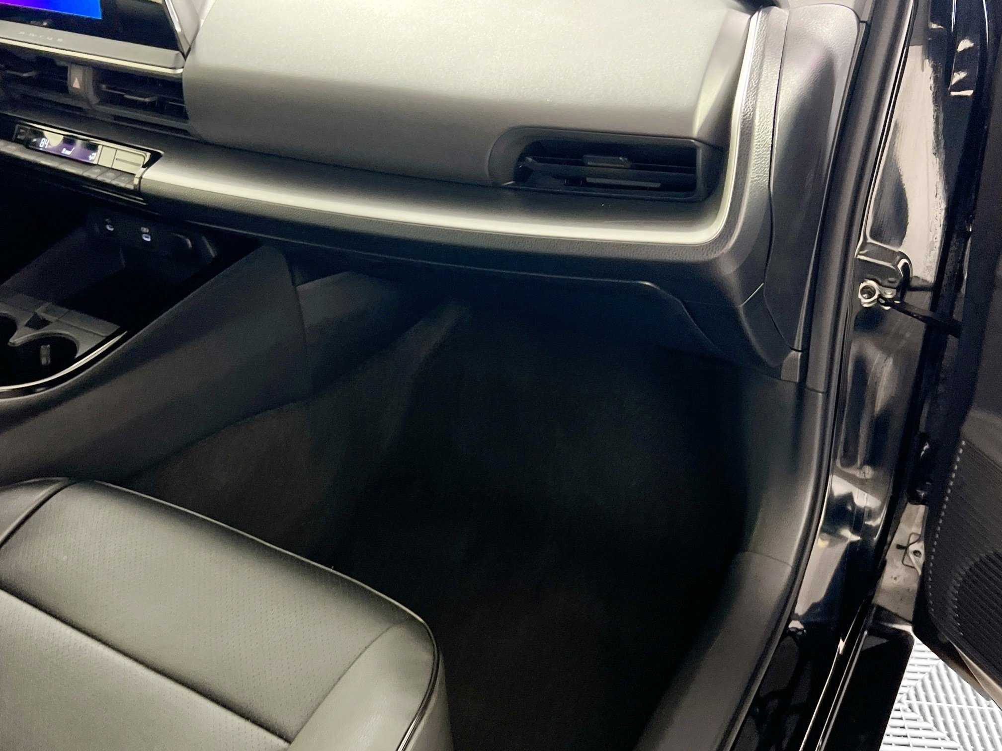 Used 2023 Toyota Prius LE image 35