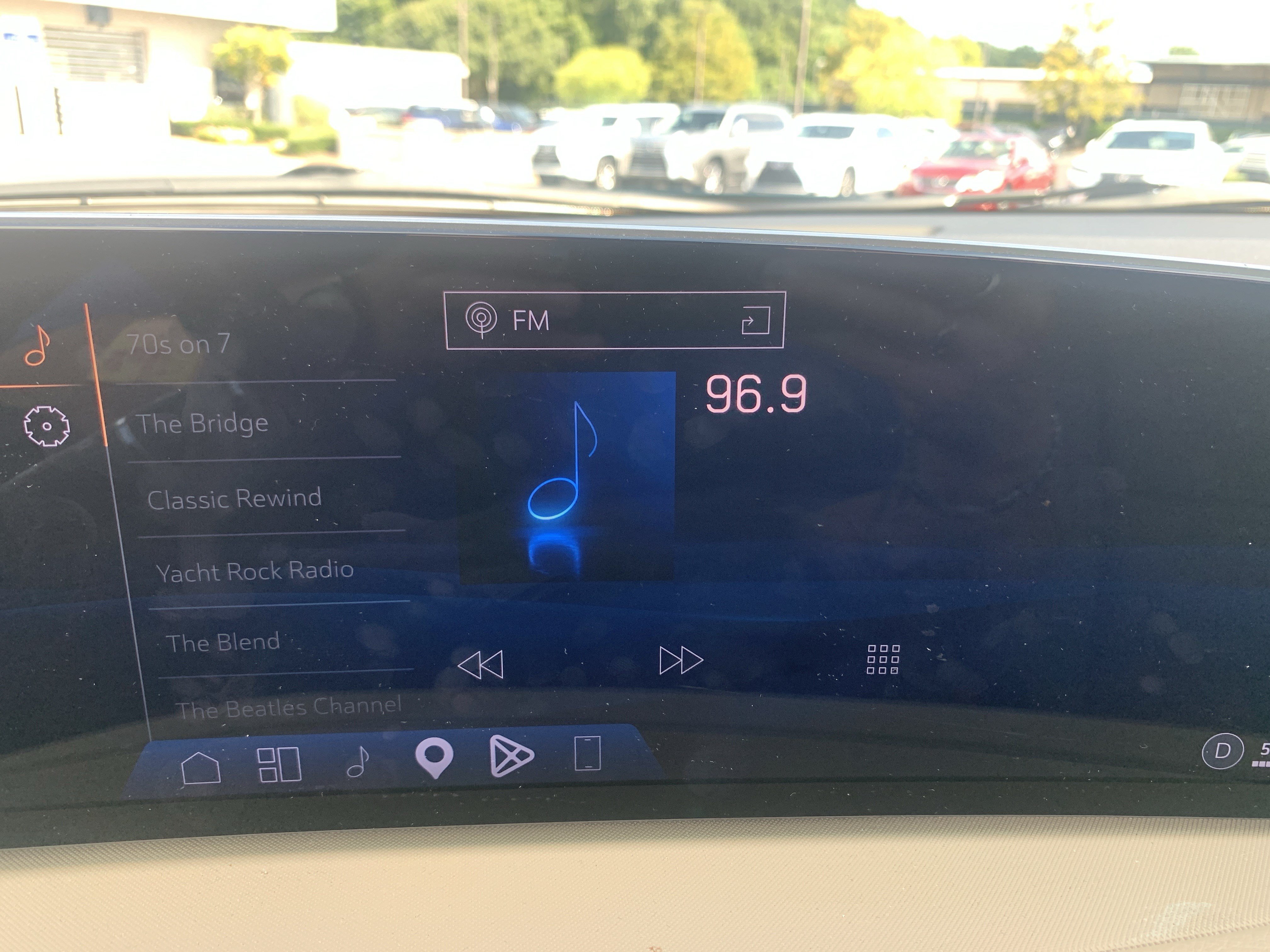 Used 2024 Cadillac XT4 Luxury w/ Cold Weather Package FWD image 23