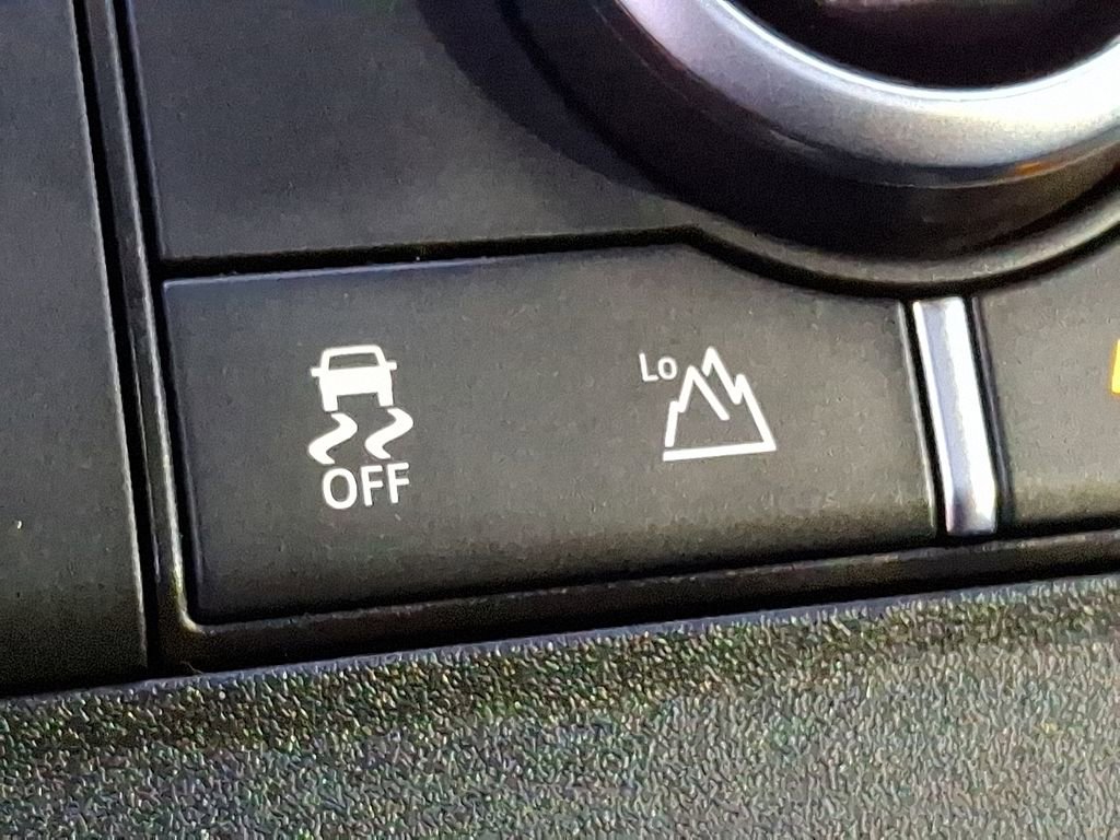 Used 2023 Land Rover Defender 110 X-Dynamic SE image 27