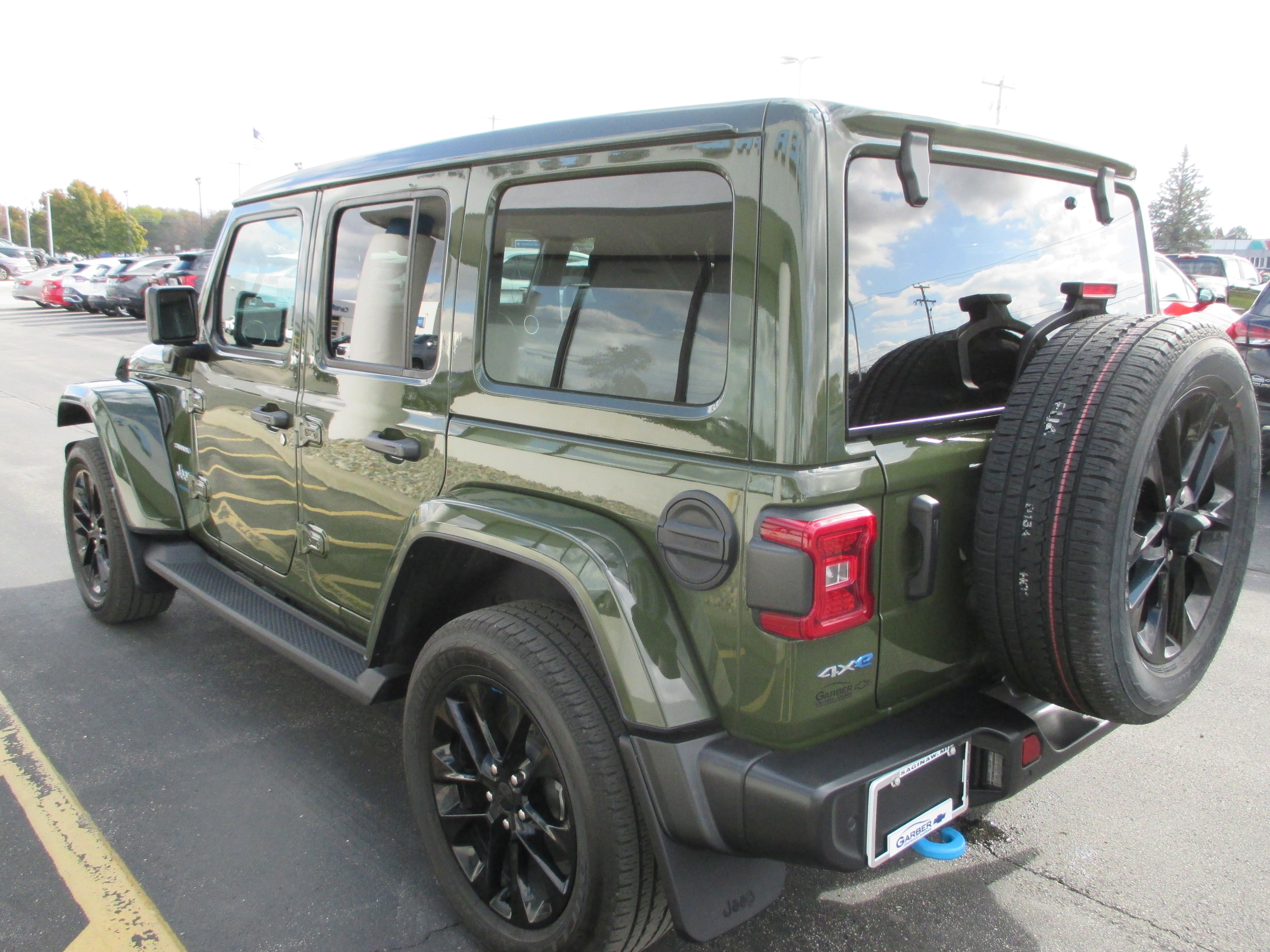 Used 2023 Jeep Wrangler Unlimited Sahara w/ Cold Weather Group image 5