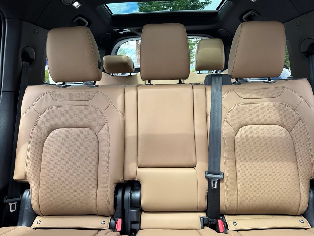 New 2026 Land Rover Defender 130 X-Dynamic SE AWD/4WD image 18