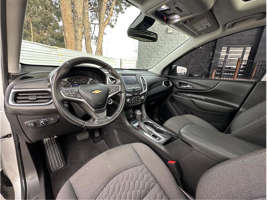 Used 2021 Chevrolet Equinox LT image 2