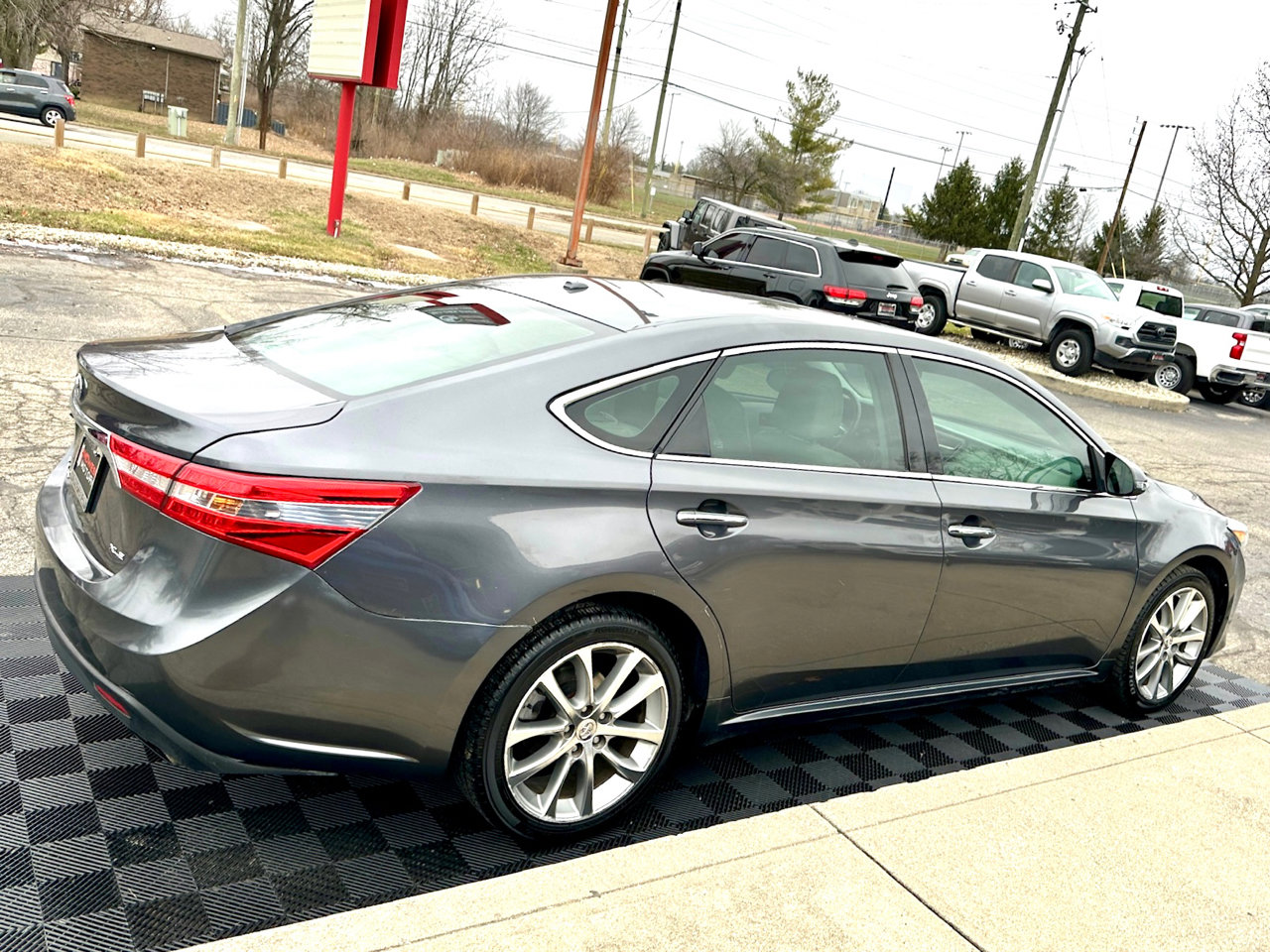 Used 2014 Toyota Avalon Limited image 8