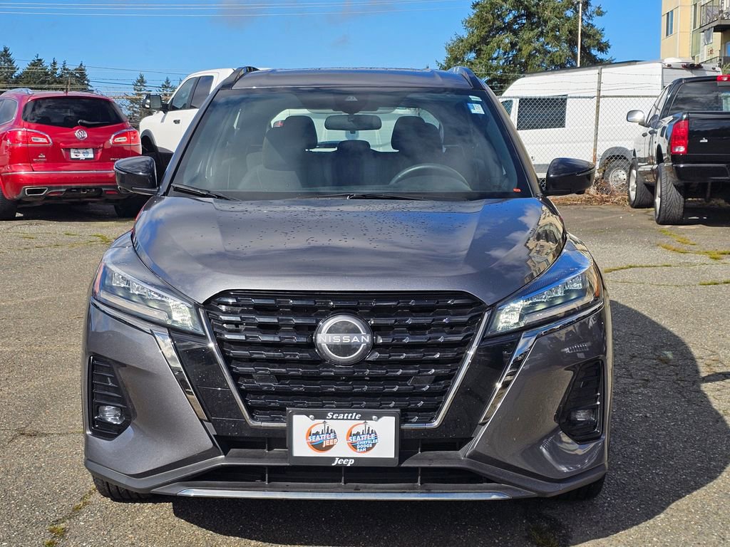 Used 2022 Nissan Kicks SR FWD image 2