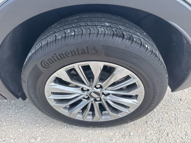 Used 2025 Cadillac XT4 Premium Luxury FWD image 12