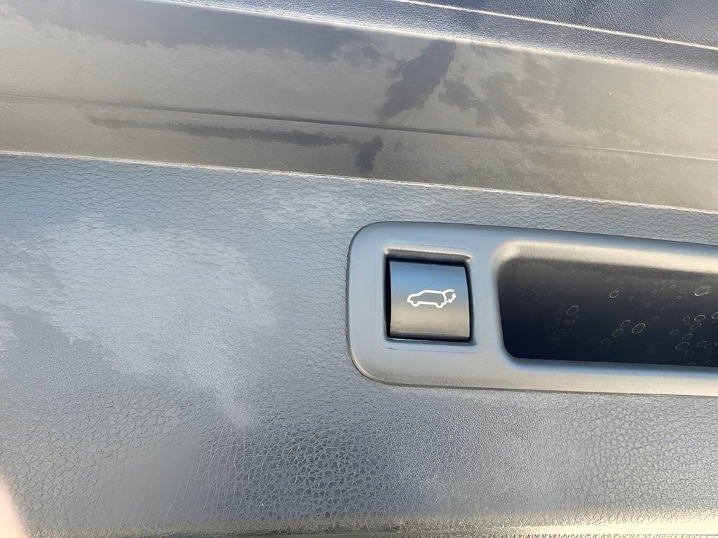 Used 2021 Toyota Highlander XLE FWD image 18