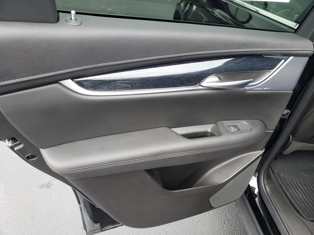 Used 2025 Cadillac XT5 Premium Luxury image 16