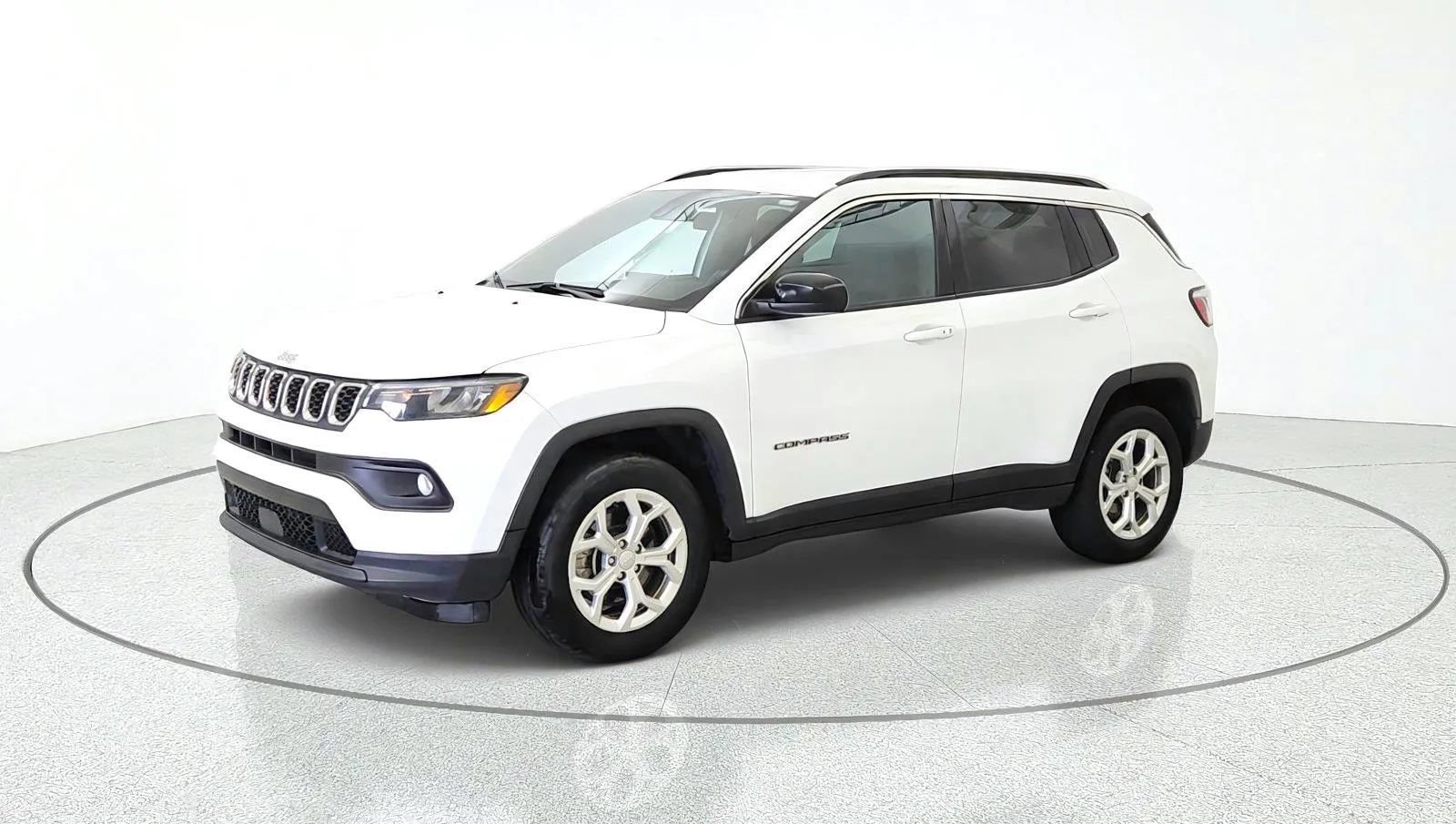 Used 2024 Jeep Compass Latitude AWD/4WD image 4