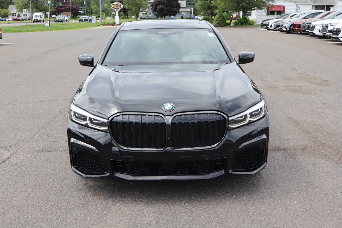 Used 2022 BMW 750i xDrive w/ Luxury Rear Seating Package AWD/4WD image 2