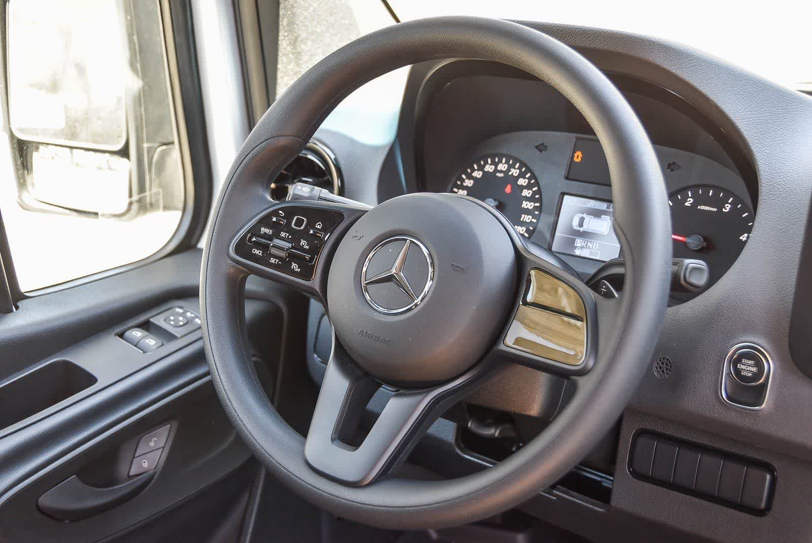Used 2021 Mercedes-Benz Sprinter 2500 image 25