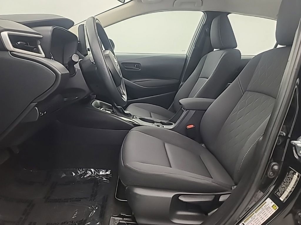 Used 2025 Toyota Corolla LE image 27