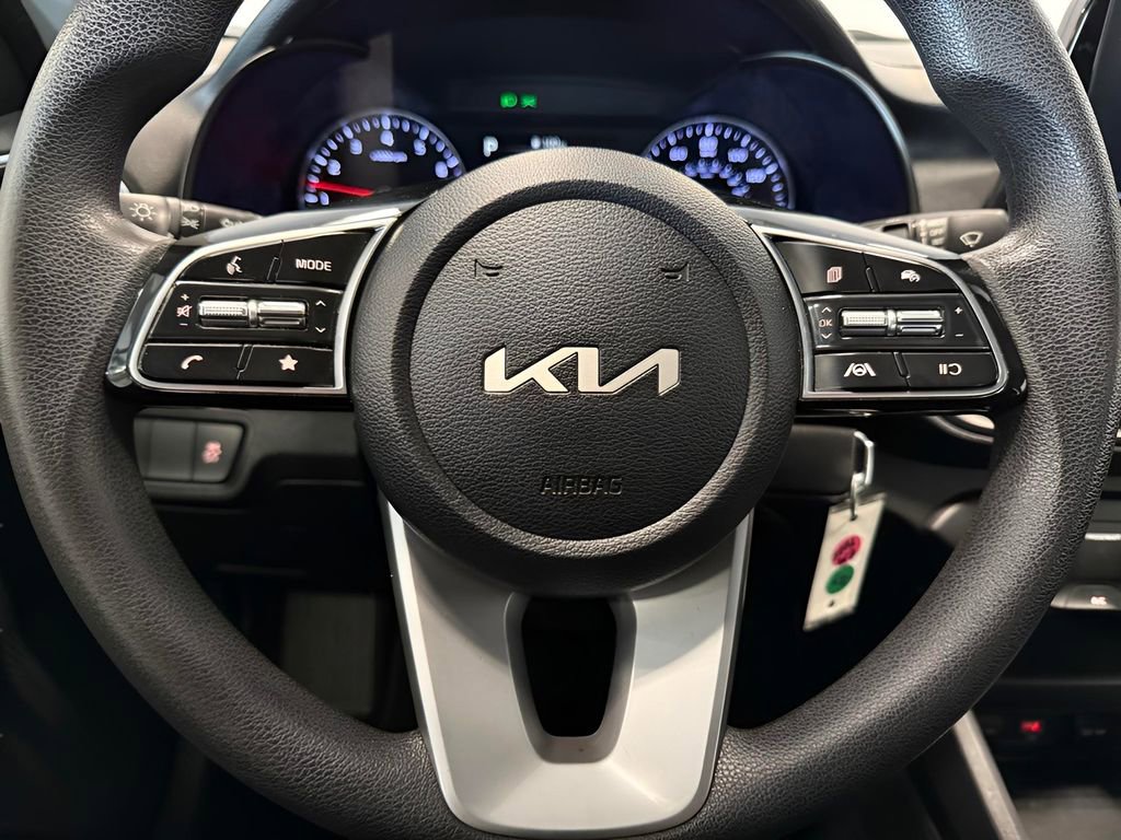 Used 2022 Kia Forte LXS image 17