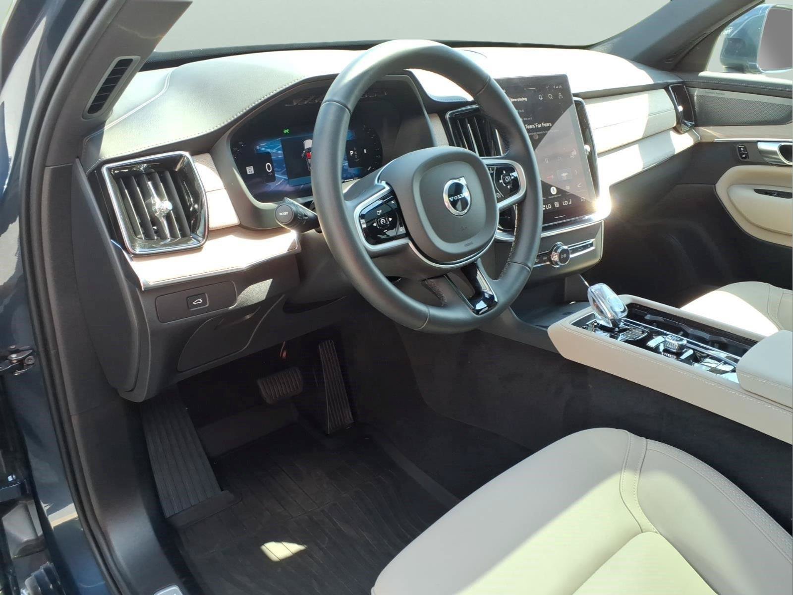 Used 2026 Volvo XC90 B6 Plus w/ Protection Package Premier AWD/4WD image 44