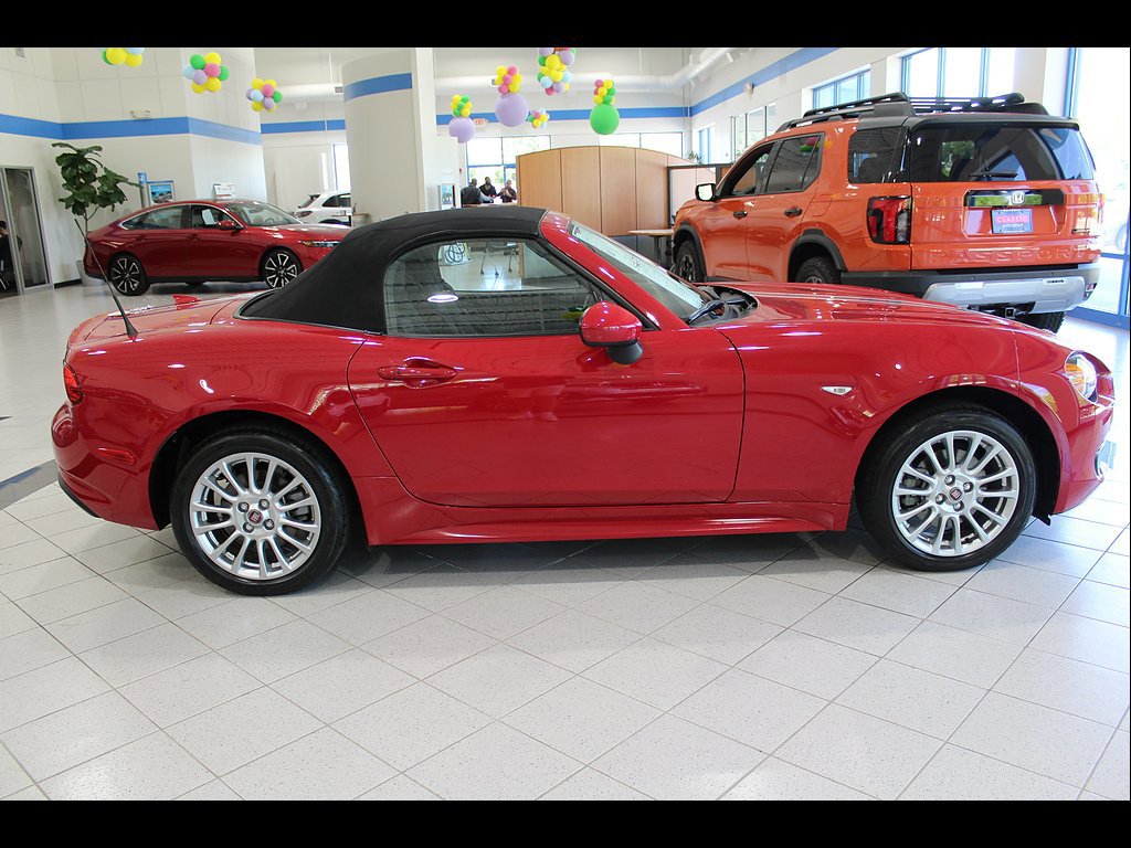 Used 2019 FIAT 124 Spider Classica w/ Technology Group RWD image 4