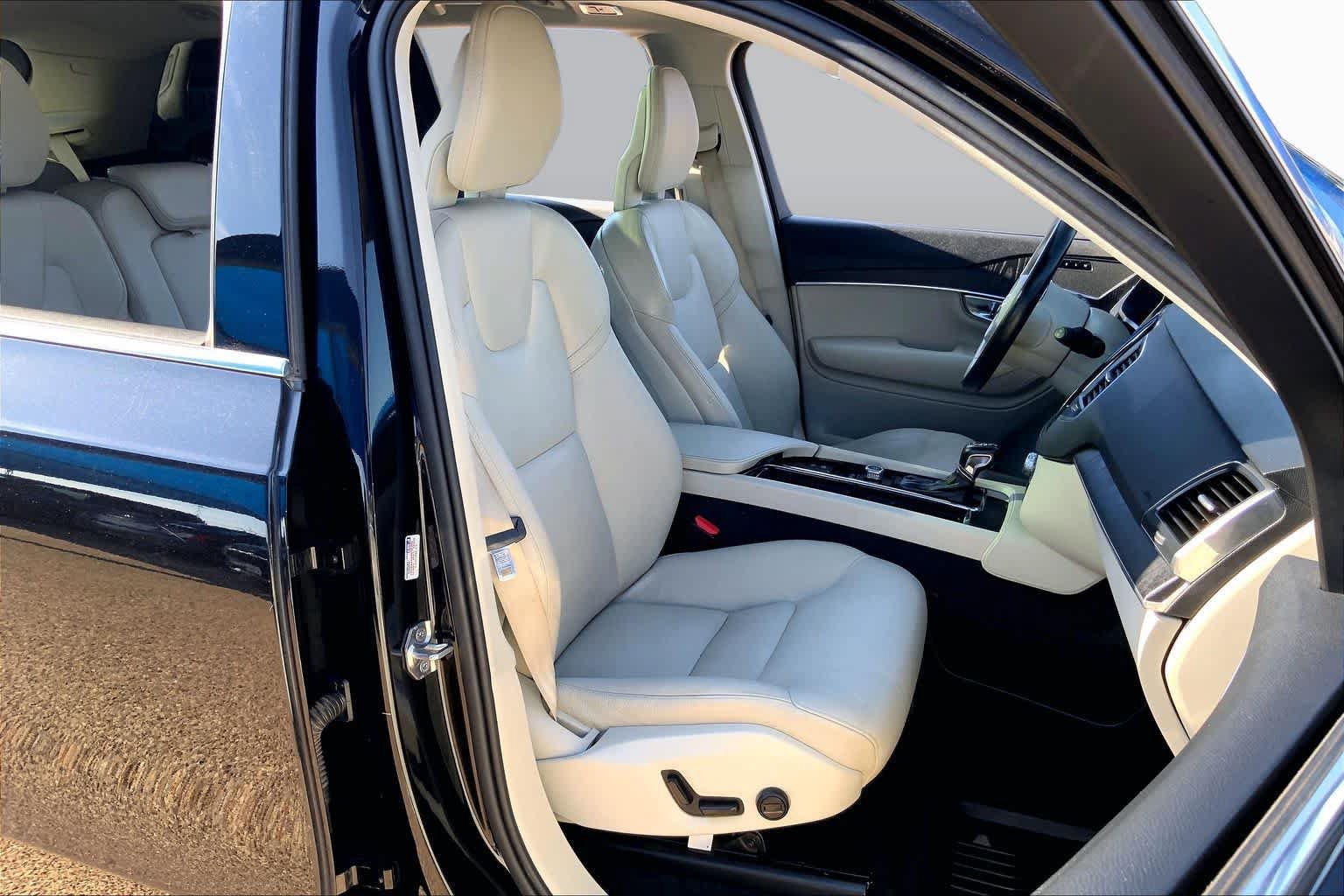 Used 2020 Volvo XC90 T5 Momentum w/ Protection Package Premier FWD image 9