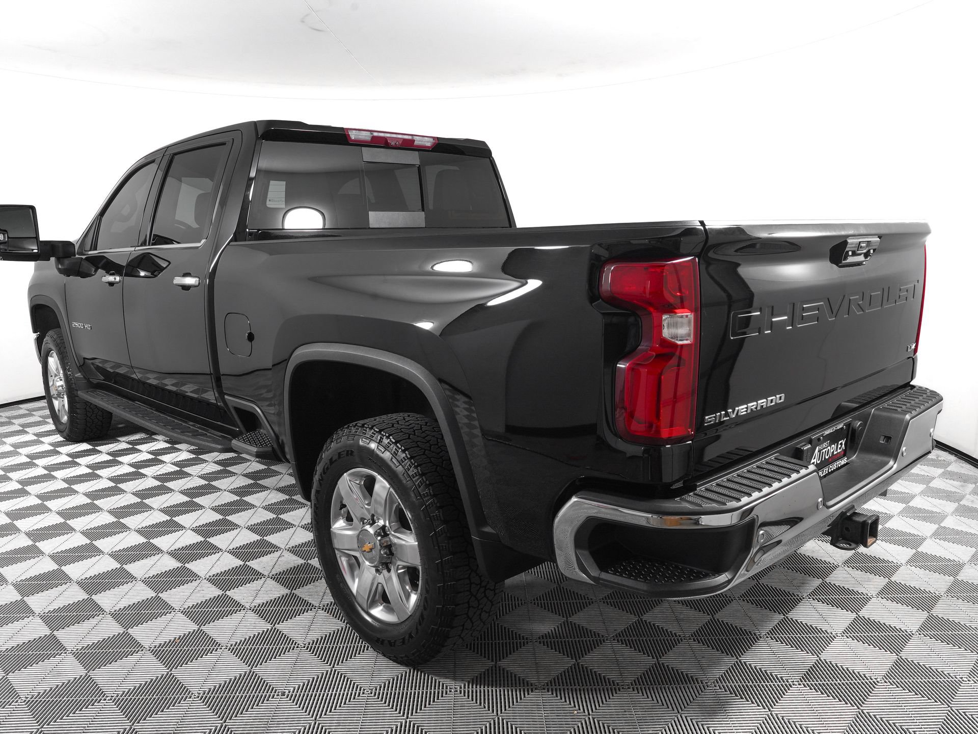 Used 2021 Chevrolet Silverado 2500 LTZ w/ LTZ Premium Package AWD/4WD image 7
