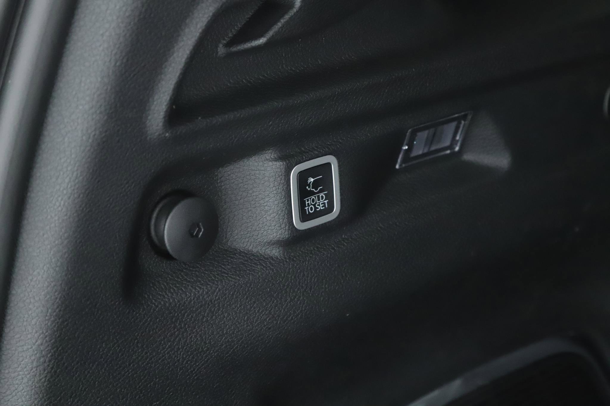 Used 2023 Jeep Grand Cherokee L Limited w/ Luxury Tech Group II image 21