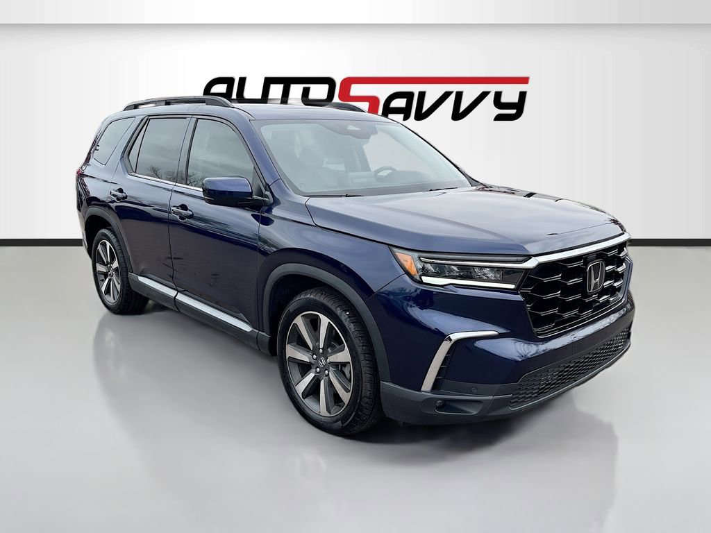 Used 2025 Honda Pilot Touring image 1