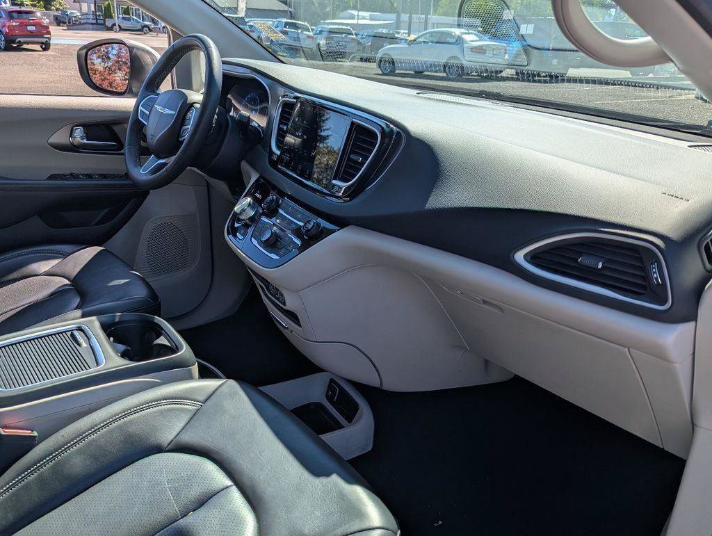 Used 2023 Chrysler Pacifica Touring-L FWD image 39
