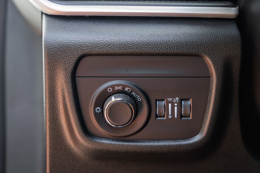 New 2025 Jeep Grand Cherokee Laredo X w/ Luxury Tech Group I image 37