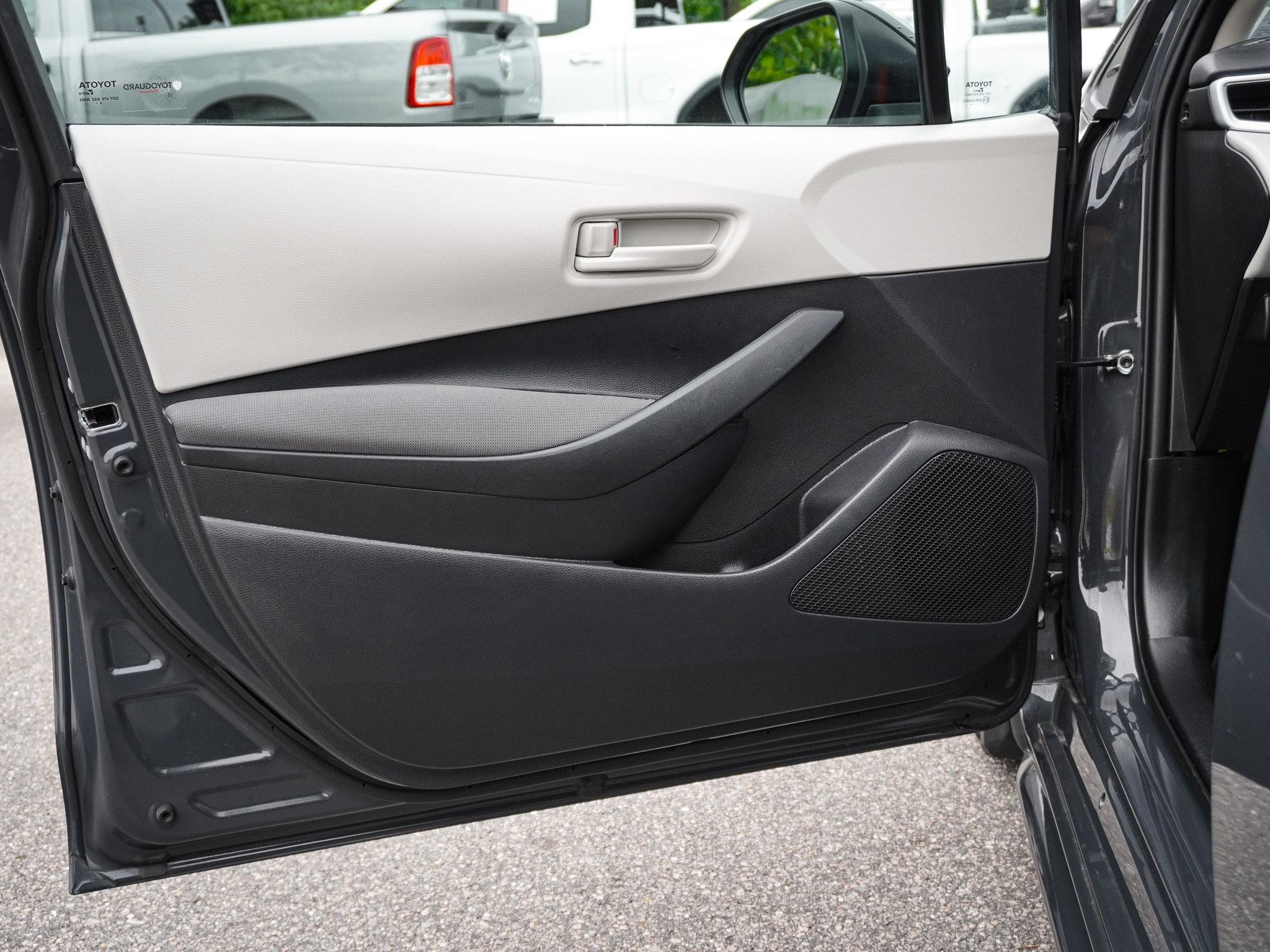 Used 2025 Toyota Corolla LE FWD image 14