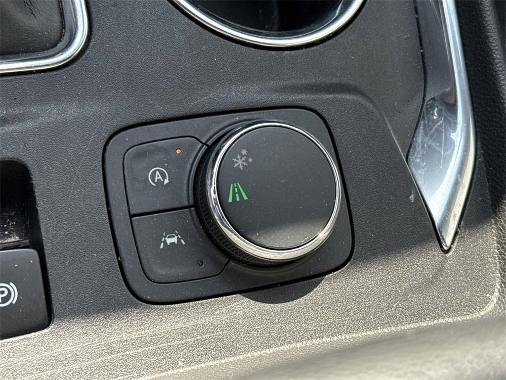 Used 2023 Chevrolet Traverse LT image 36