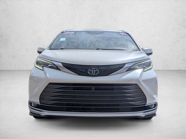 Used 2021 Toyota Sienna Platinum image 2
