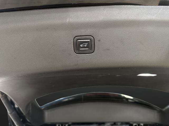 Used 2022 Buick Enclave Essence image 14