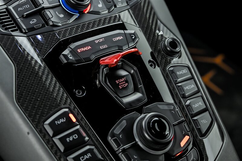 Used 2019 Lamborghini Aventador SVJ AWD/4WD image 34