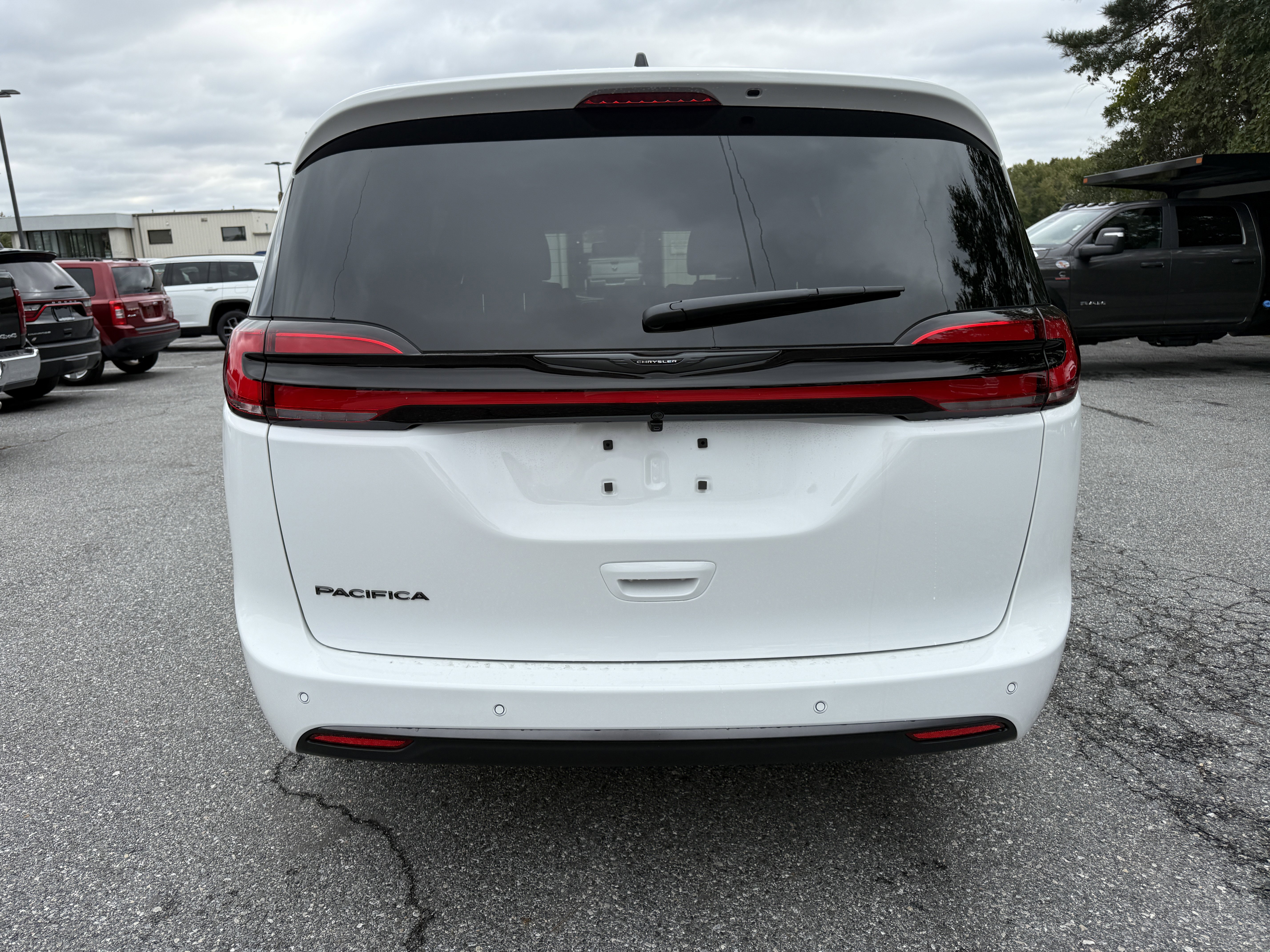 New 2026 Chrysler Pacifica Select image 6