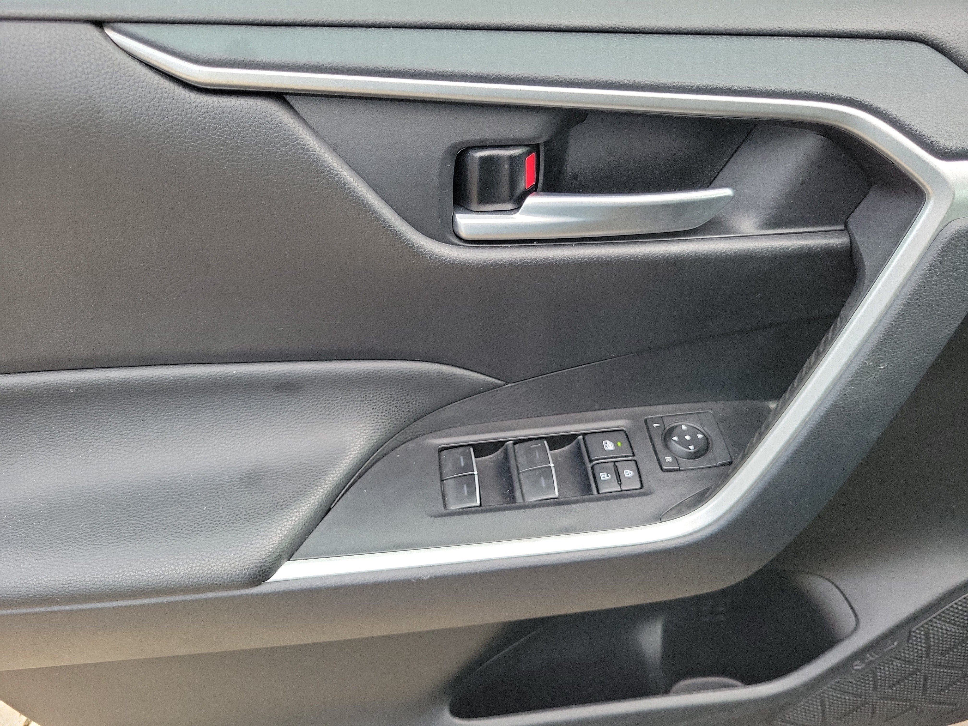 Used 2025 Toyota RAV4 XLE Premium FWD image 20