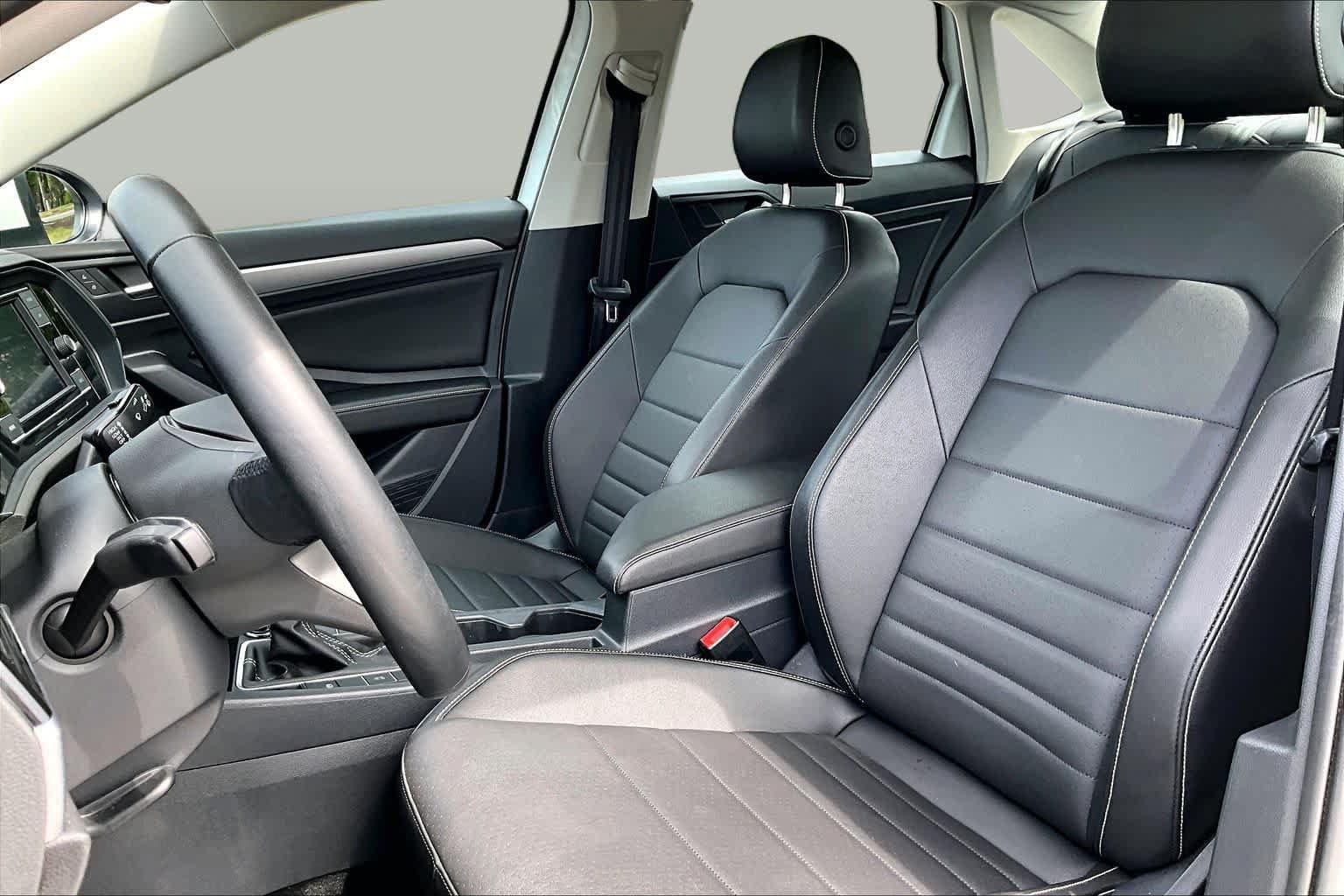 Used 2023 Volkswagen Jetta SE FWD image 8