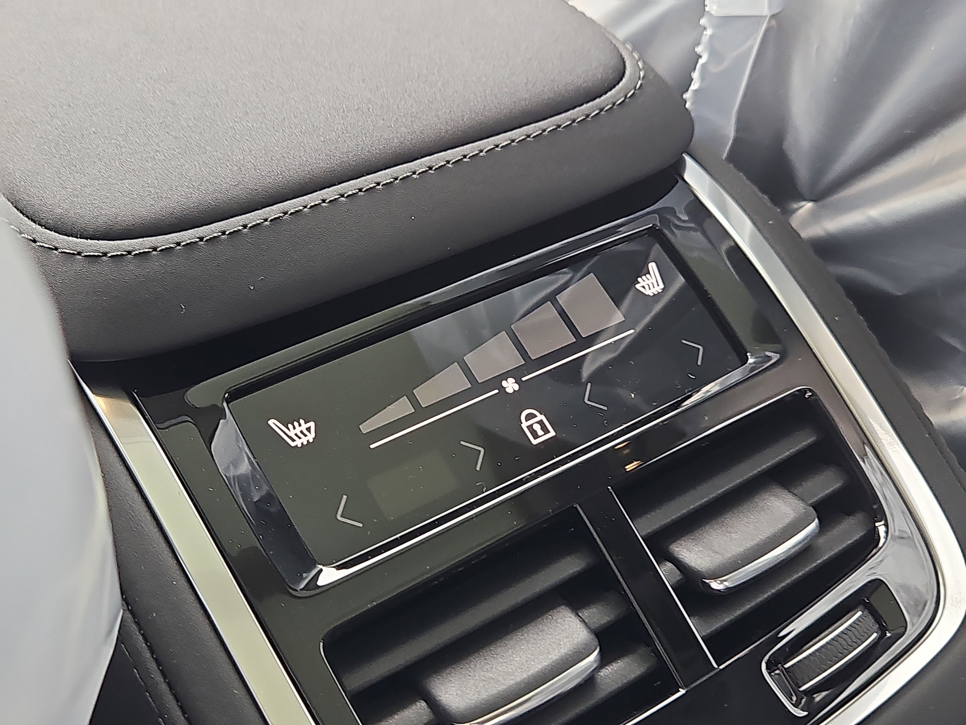 New 2026 Volvo XC90 B6 Plus w/ Protection Package Premier image 12