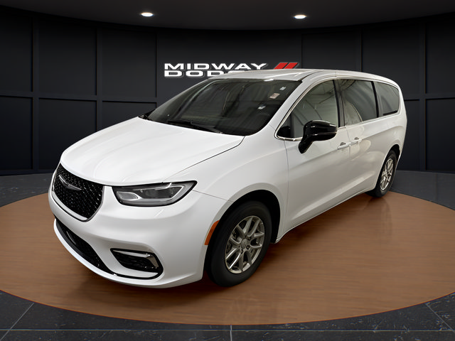 Used 2026 Chrysler Pacifica Select FWD image 2