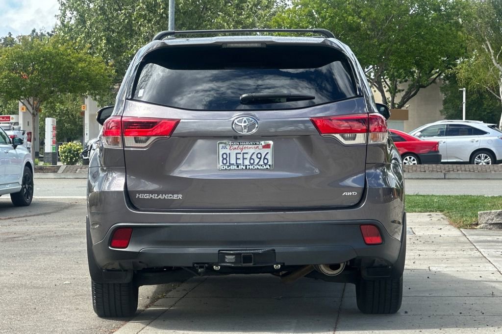 Used 2019 Toyota Highlander LE image 5