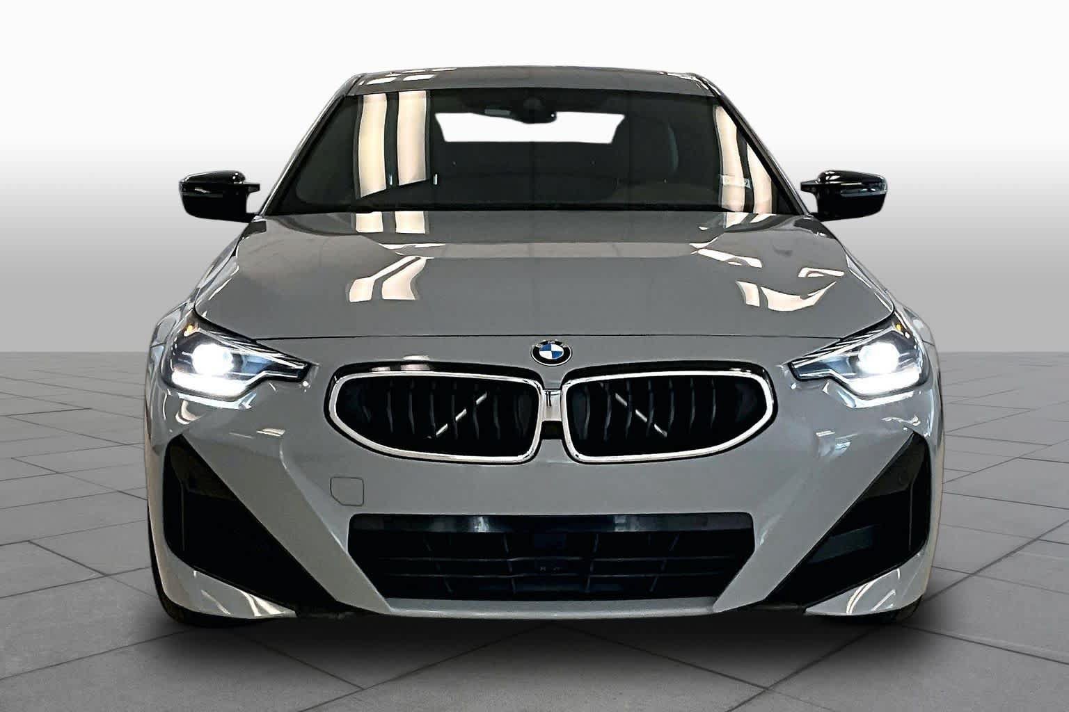 Used 2022 BMW 230i Coupe w/ M Sport Package RWD image 3