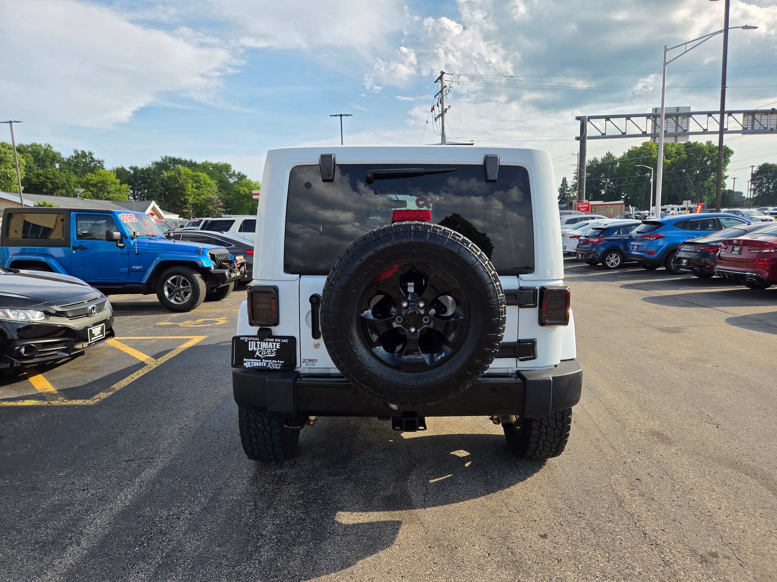 Used 2015 Jeep Wrangler Unlimited Sahara AWD/4WD image 10