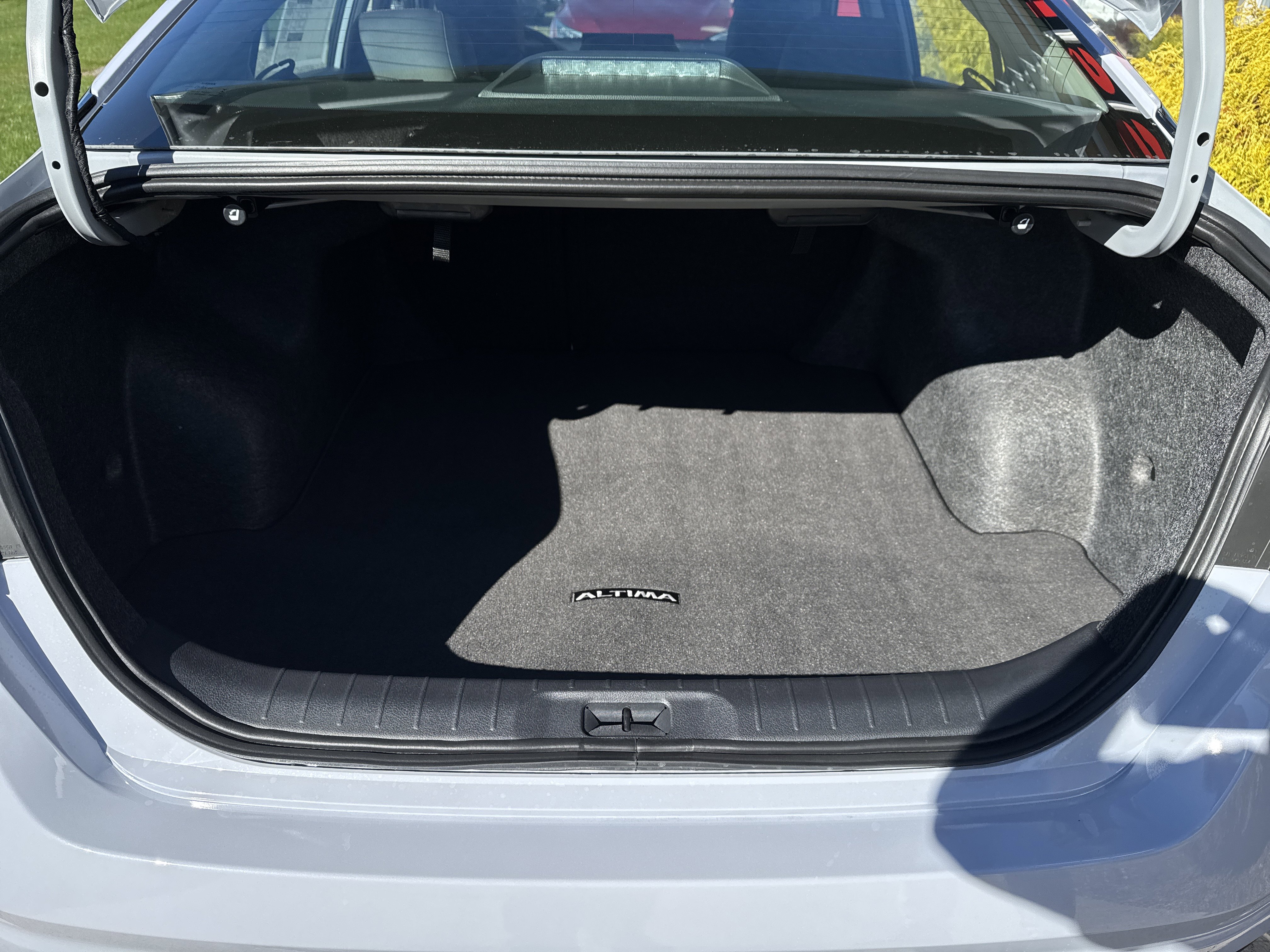 New 2025 Nissan Altima 2.5 SR image 13