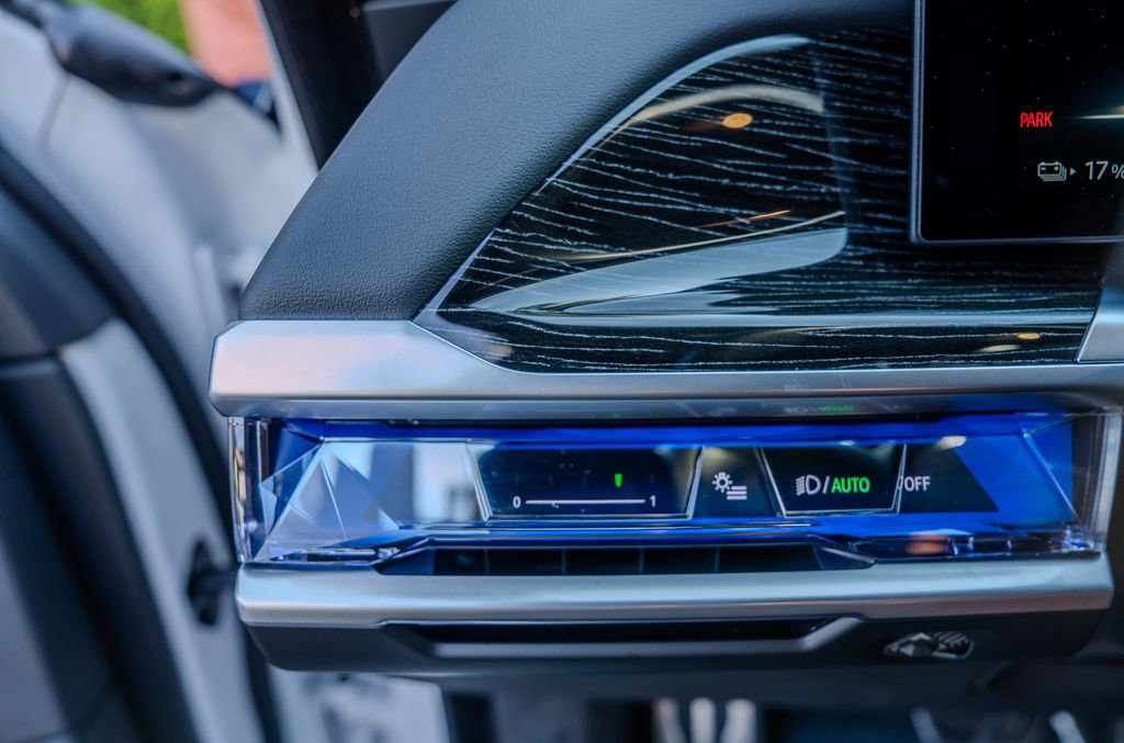 Used 2024 BMW i7 xDrive60 image 8