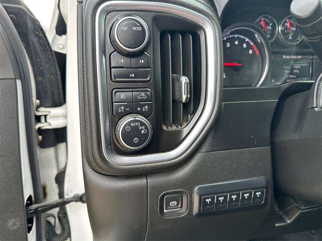 Used 2022 Chevrolet Silverado 3500 LT w/ Convenience Package AWD/4WD image 16