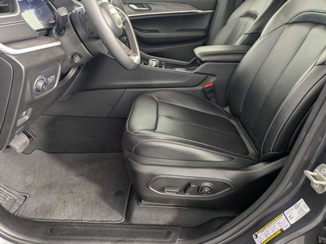 Certified 2024 Jeep Grand Cherokee Limited w/ Luxury Tech Group II image 11