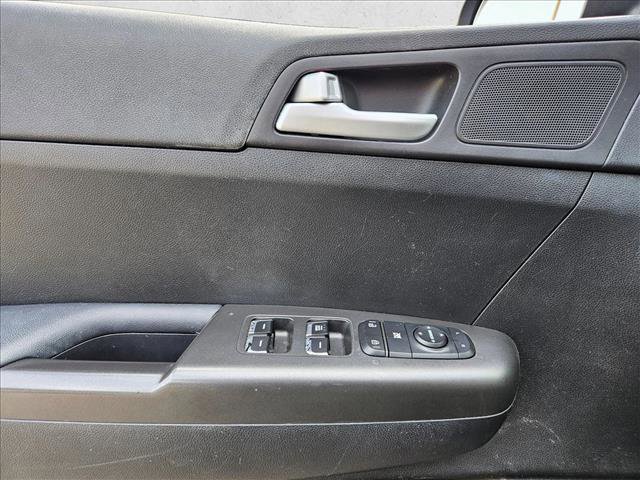 Used 2018 Kia Sportage LX image 9