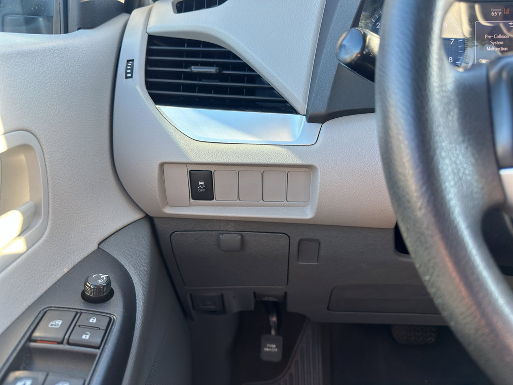 Used 2020 Toyota Sienna L image 17