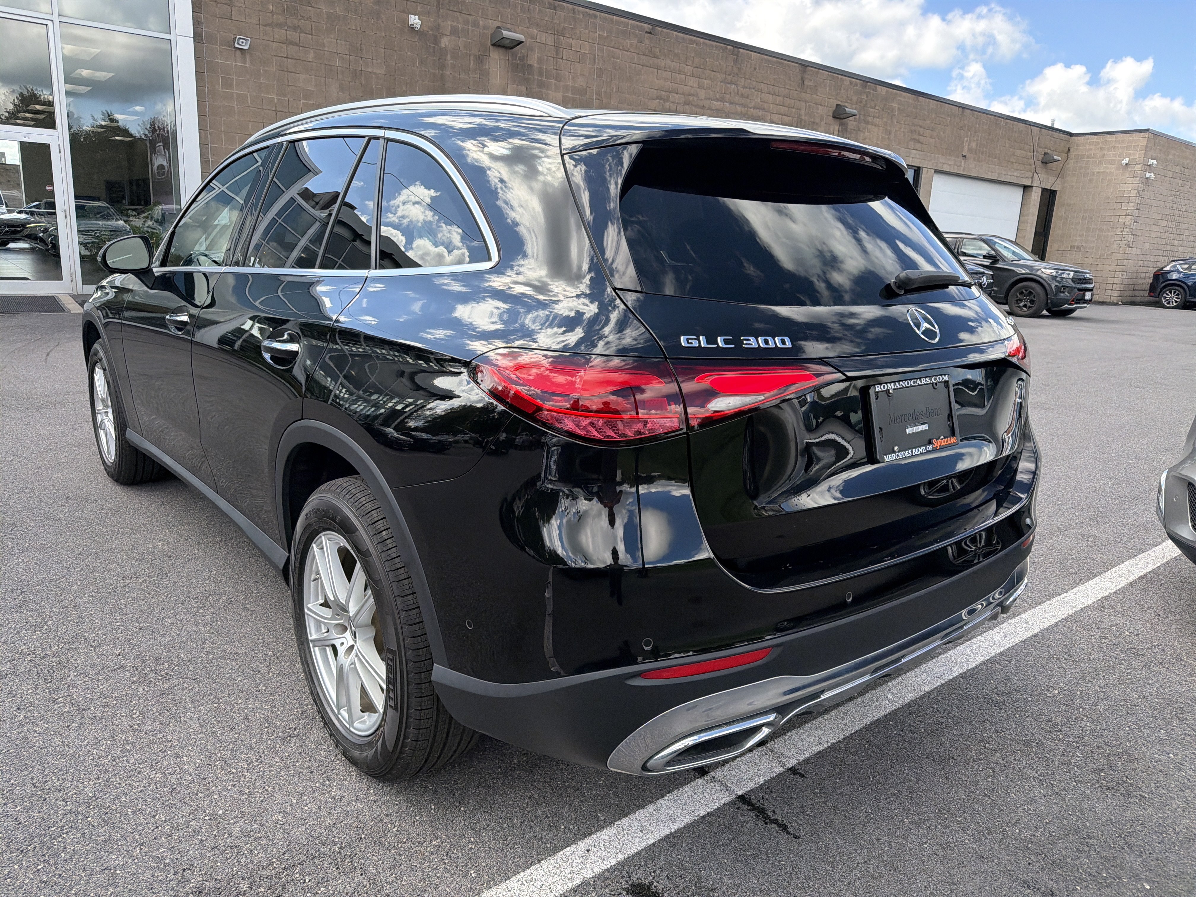 Used 2023 Mercedes-Benz GLC 300 4MATIC image 5