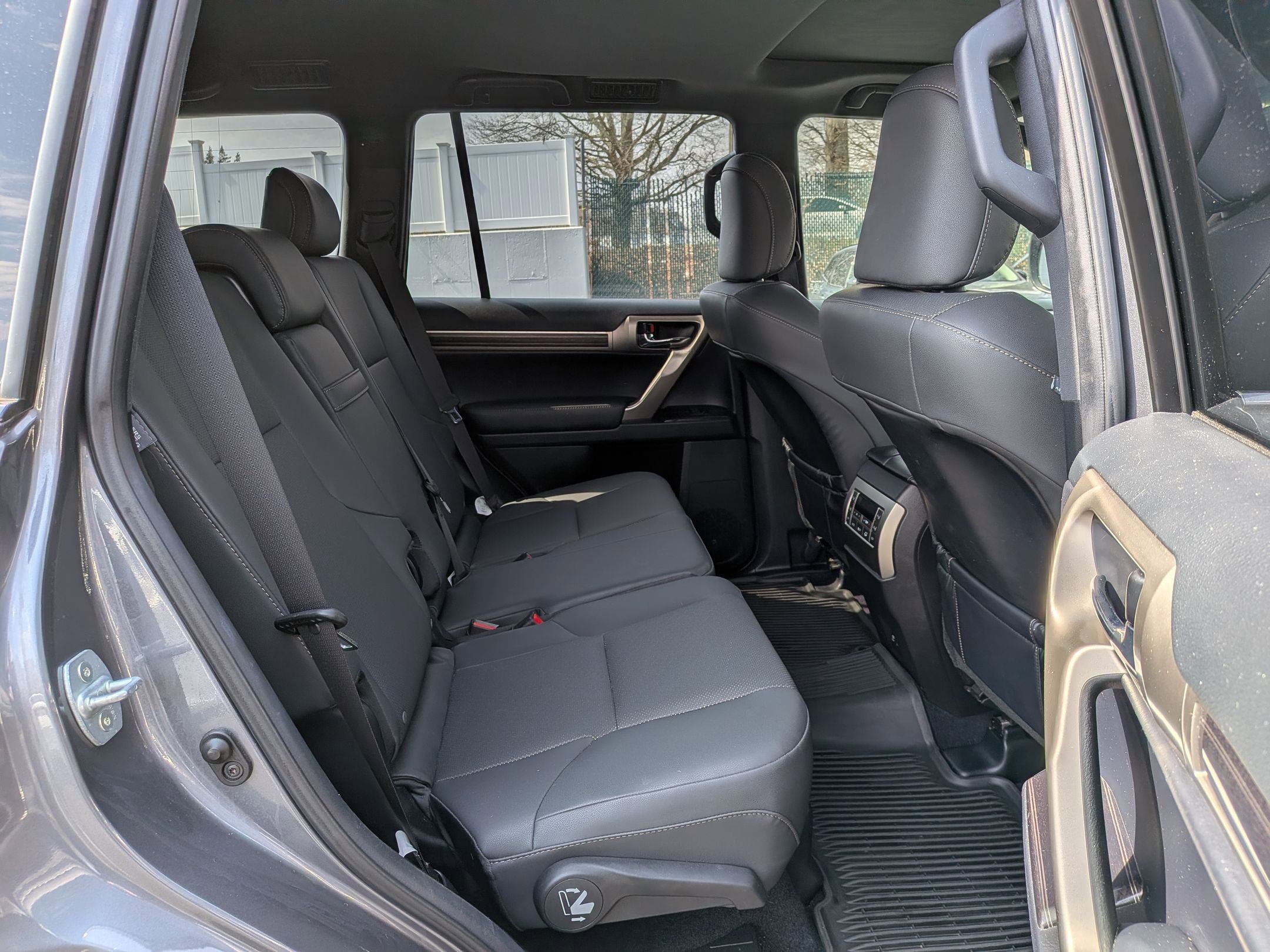 Used 2020 Lexus GX 460 Premium w/ Premium Package image 24