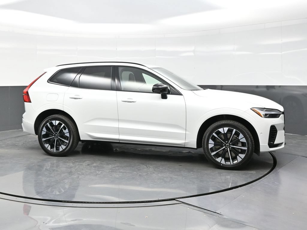 New 2026 Volvo XC60 T8 Plus w/ Climate Package PRO AWD/4WD image 8