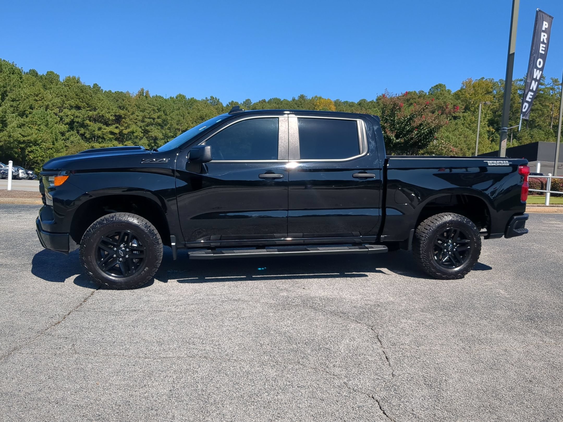 Used 2025 Chevrolet Silverado 1500 Custom Trail Boss w/ Midnight Edition AWD/4WD image 8