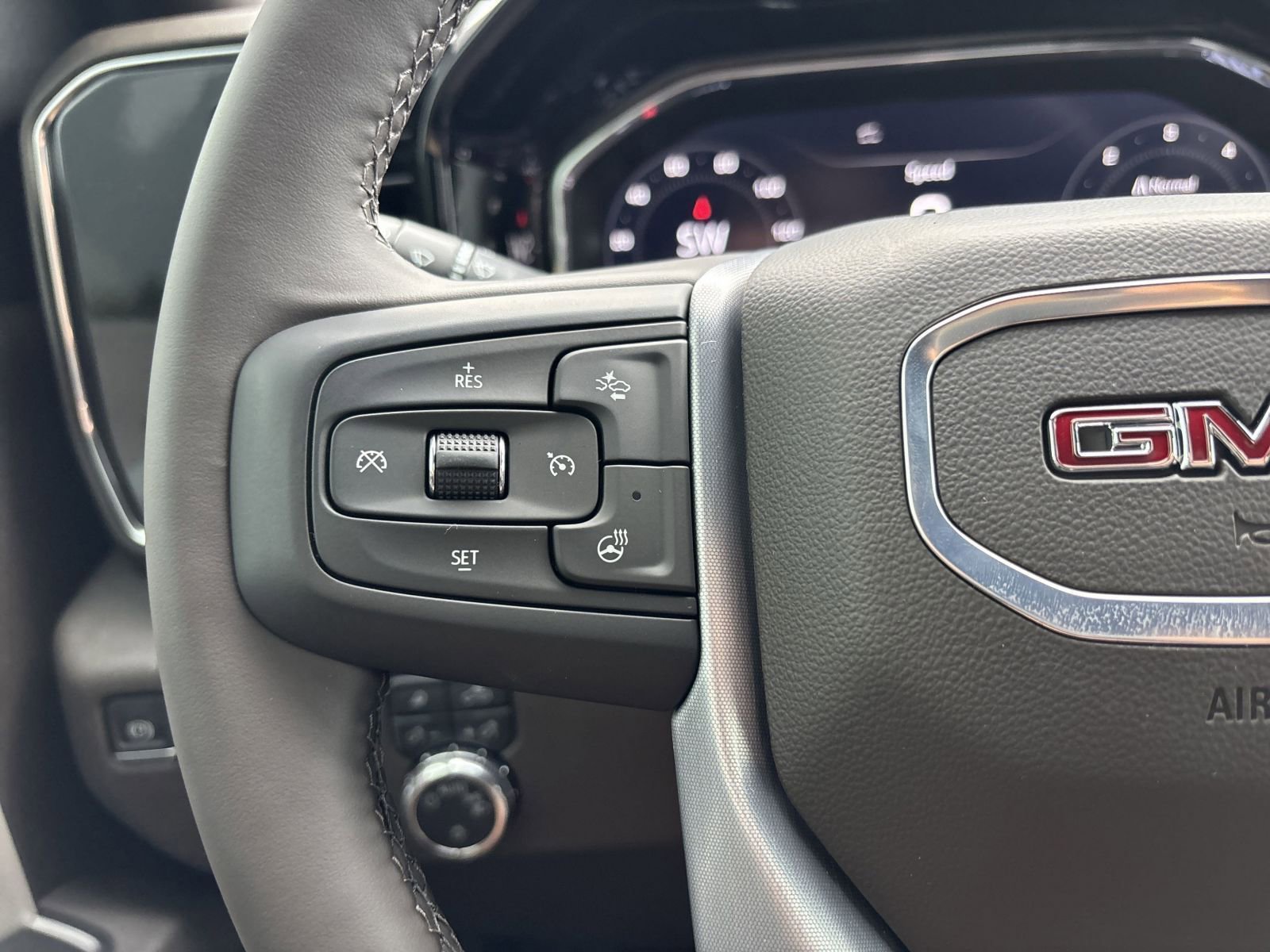 New 2025 GMC Sierra 1500 SLE w/ Preferred Package image 17