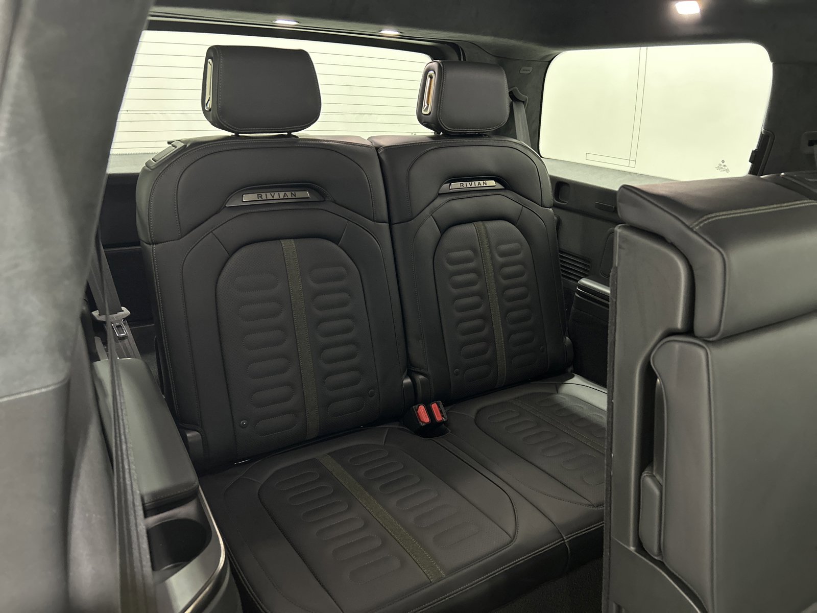 Used 2024 Rivian R1S Adventure AWD/4WD image 25